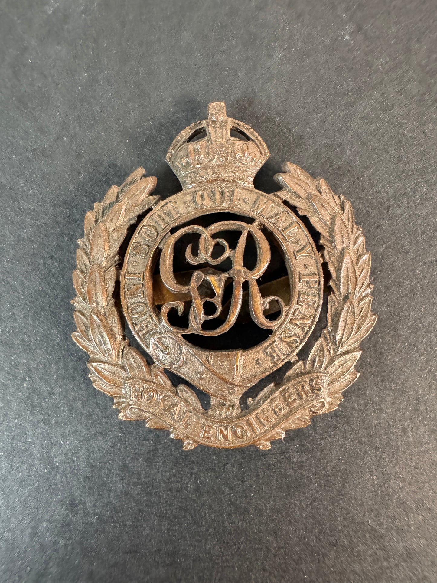Image of WW1 British Army Royal Engineers Officer's Cap Badge GAUNT