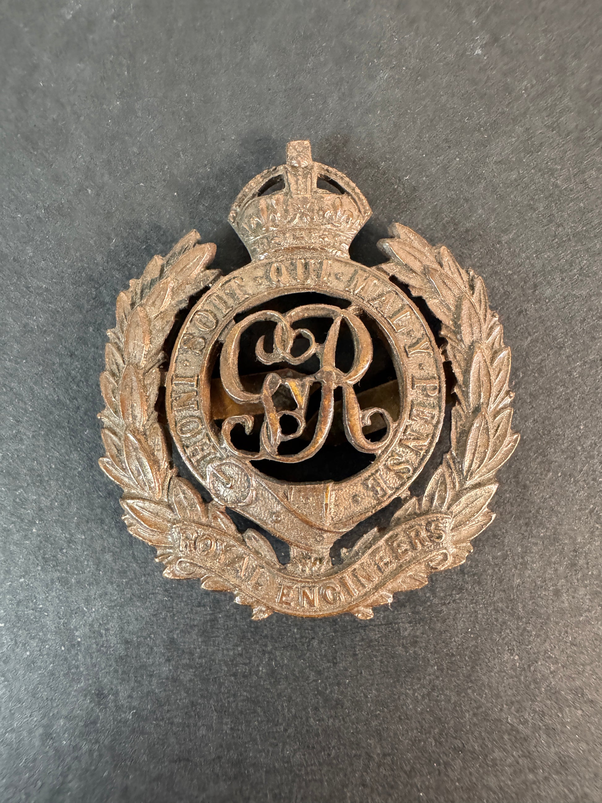 Image of WW1 British Army Royal Engineers Officer's Cap Badge GAUNT