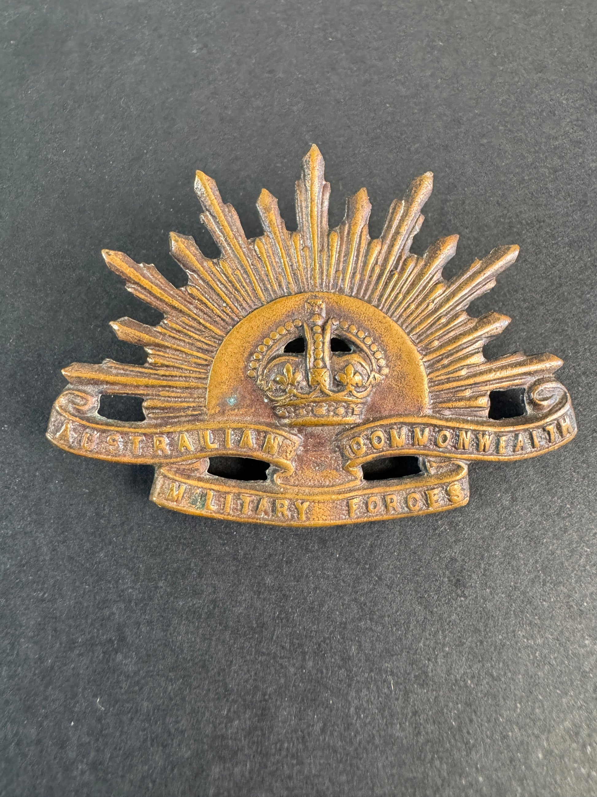 Image of Australian Commonwealth Military Forces Slouch Hat Badge