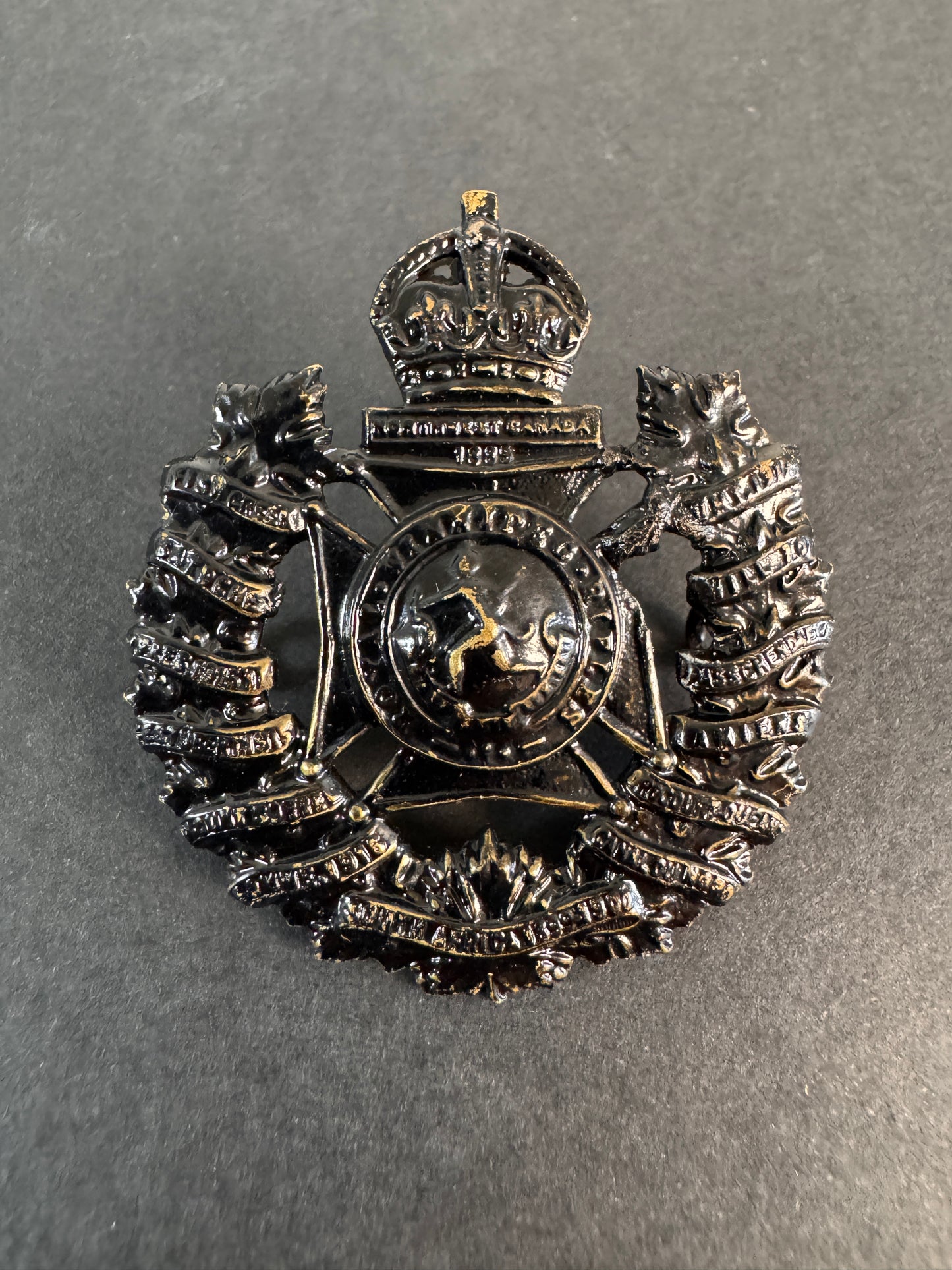 Image of WW2 Canadian Army Royal Winnipeg Rifles Officer's Cap Badge