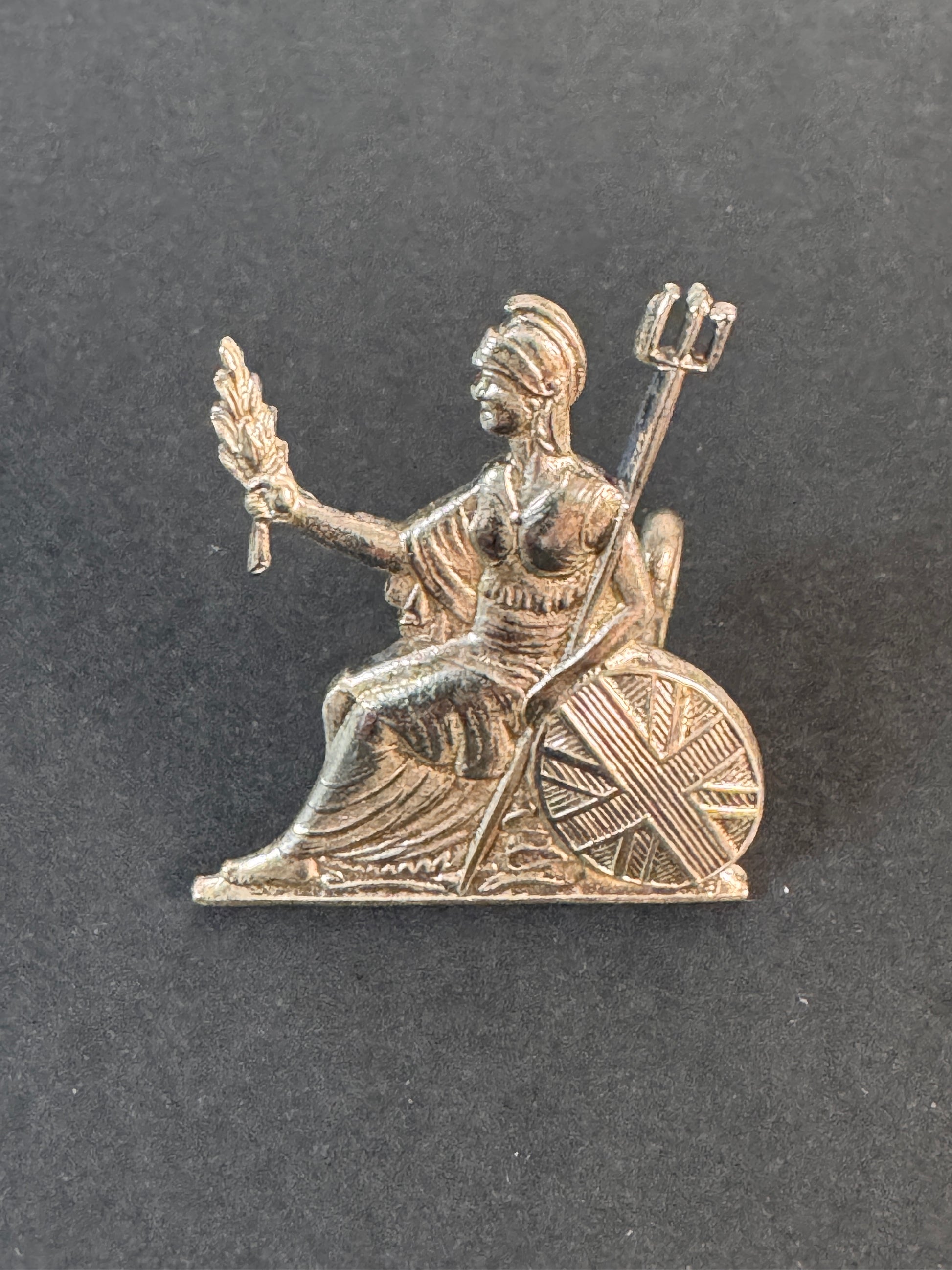 Image of WW2 British Army Royal Norfolk Regiment Officer's Cap Badge