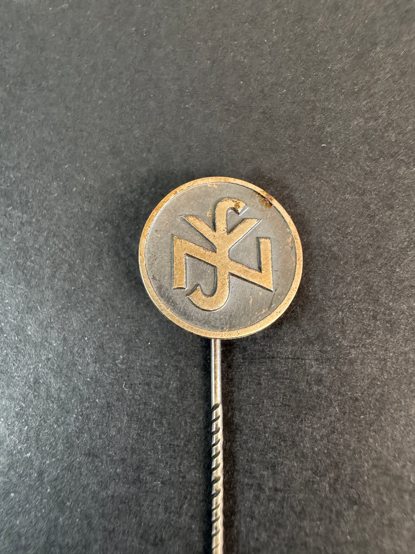 Image of product: ww2 german social welfare stickpin badge rzm