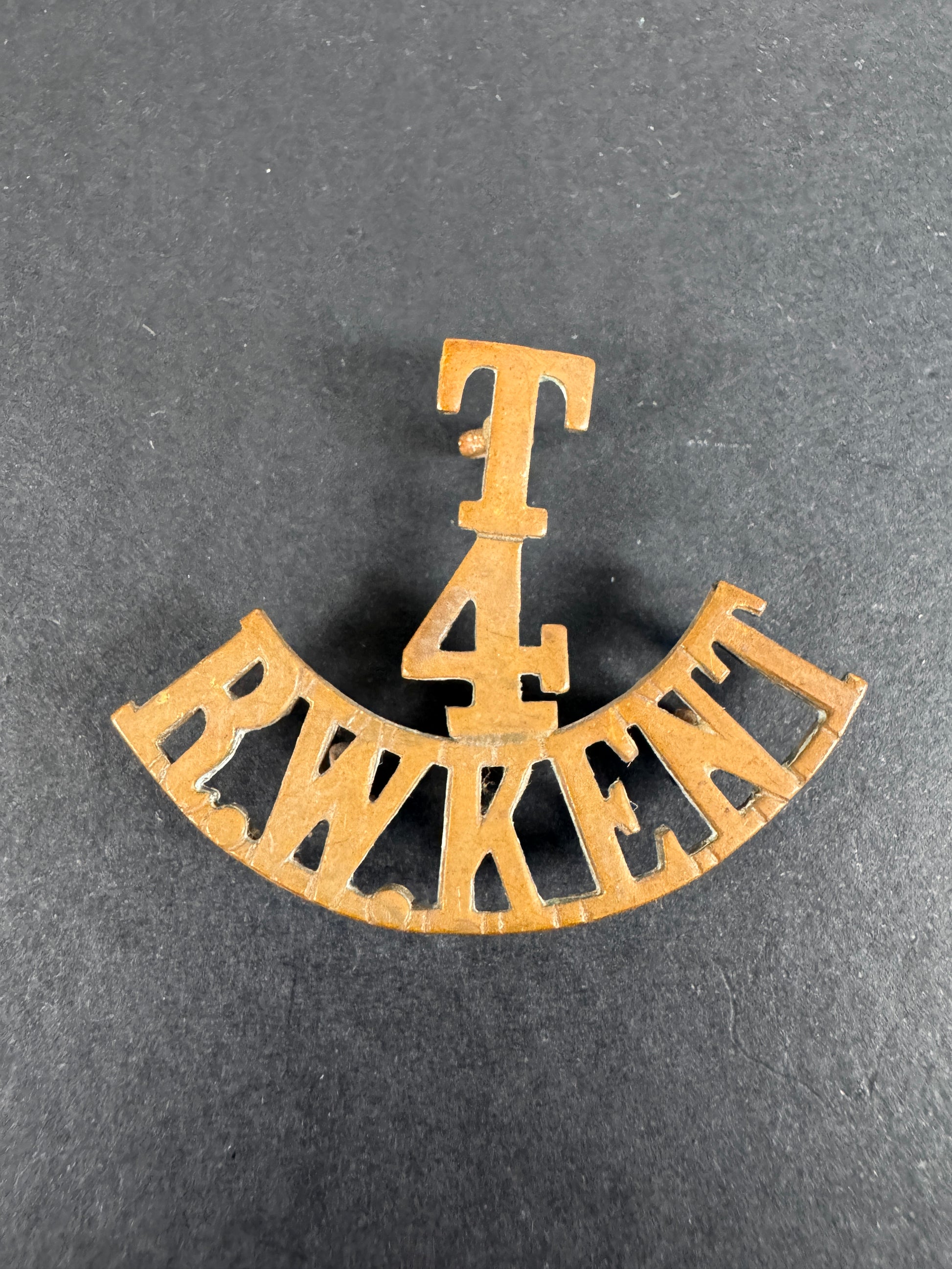 Image of WW1 British Army T4 R.W.KENT Regiment Brass Shoulder Title Badge