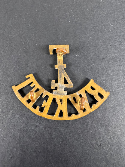 Image of product: ww1 british army t4 r w kent regiment brass shoulder title badge