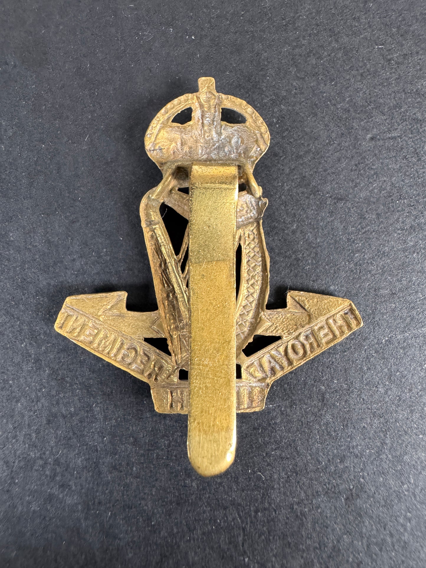 Image of product: ww1 british army royal irish regiment cap badge