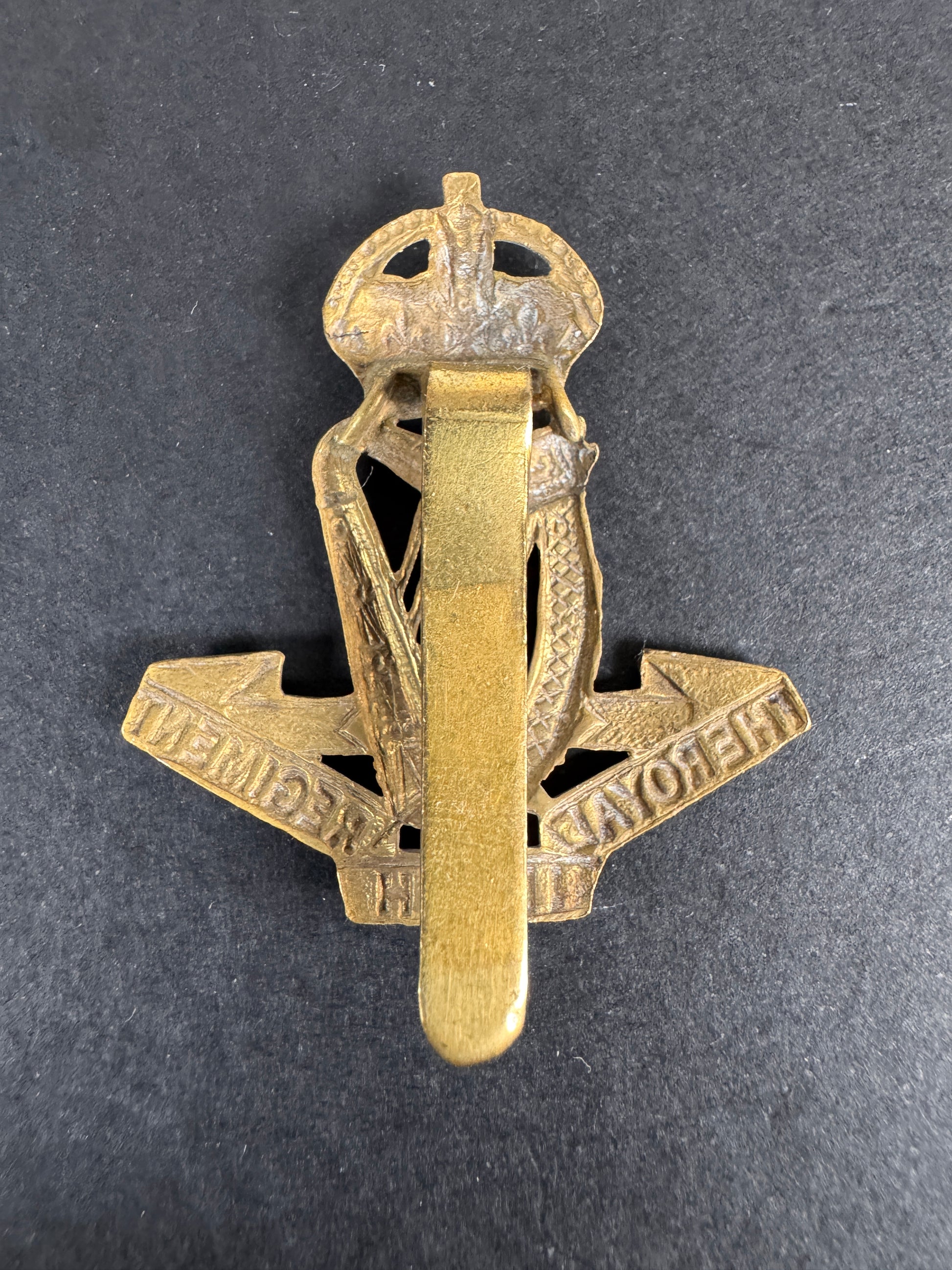 Image of product: ww1 british army royal irish regiment cap badge