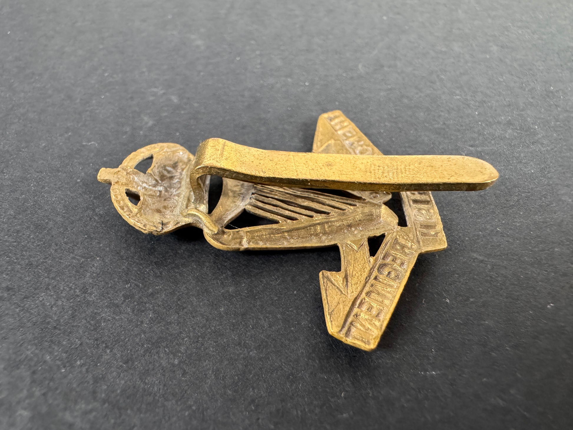 Image of product: ww1 british army royal irish regiment cap badge
