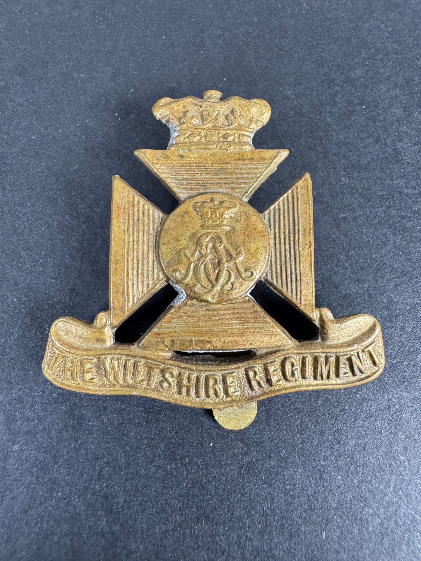 WW2 British Army Wiltshire Regiment Cap Badge