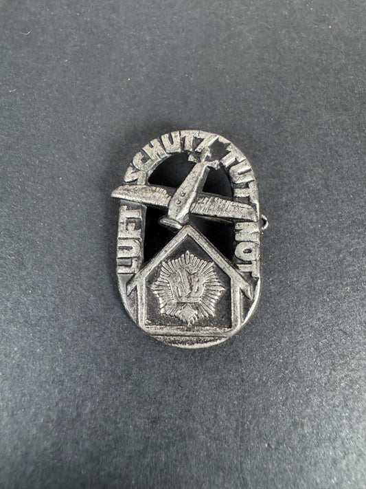 WW2 German "Luftschutz Tut Not" RLB Air Defence Tinnie Badge