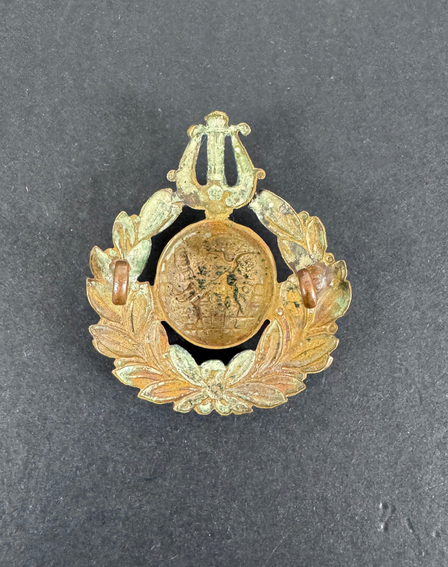 WW2 British Royal Navy School of Music Cap Badge
