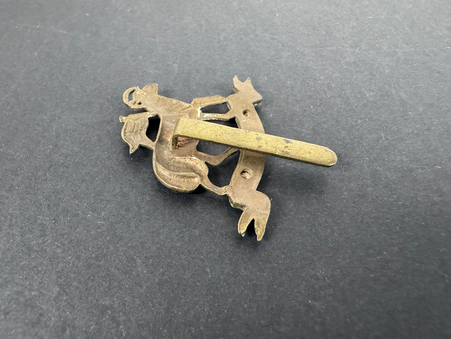 WW1 British Army Queen's Royal Regiment (West Surrey) Cap Badge