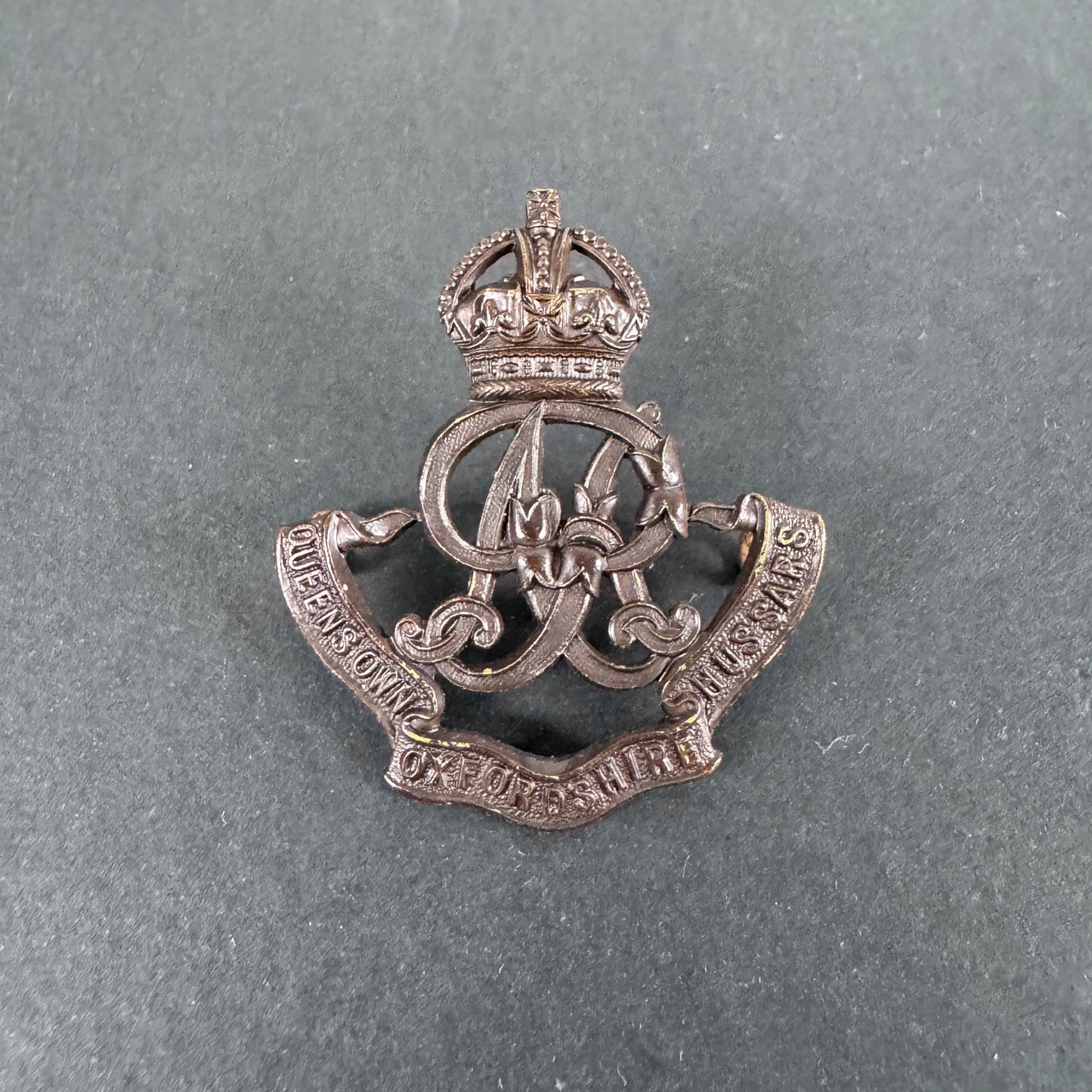 British Army Queen's Own Oxfordshire Hussars Yeomanry Cap Badge