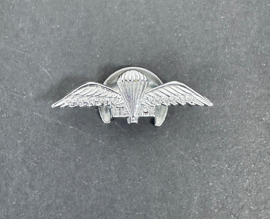 British Territorial Army (TA) 131st Parachute Engineers Wing Lapel Badge - GAUNT