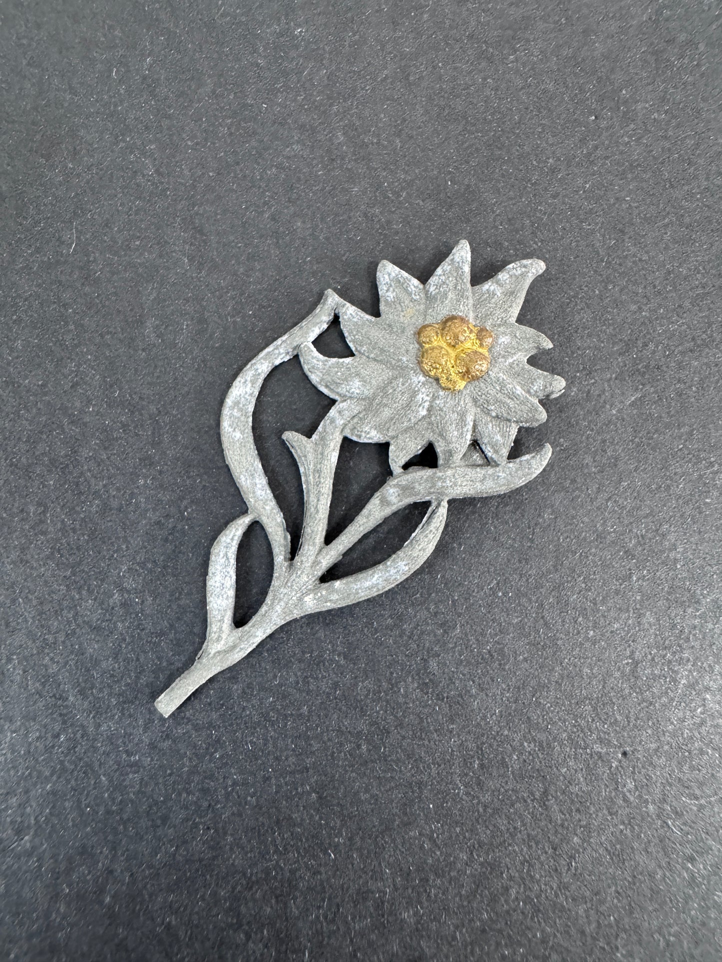 Third Reich SA Gruppe Hochland Edelweiss Cap Badge
