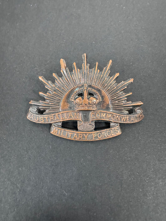 WW2 Australian Commonwealth Military Forces Cap Badge ARENDSEN MELBOURNE