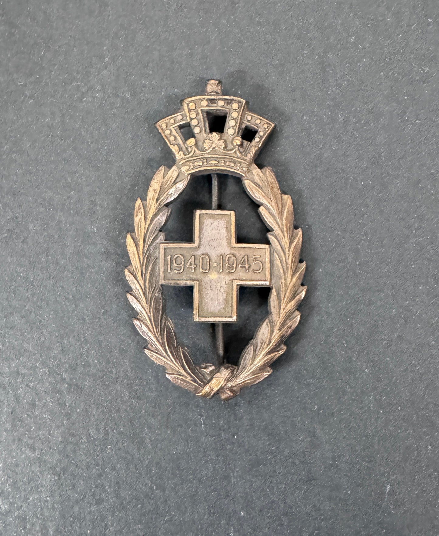 WW2 Belgian Red Cross Decoration of the Palms 1940-1945 Badge
