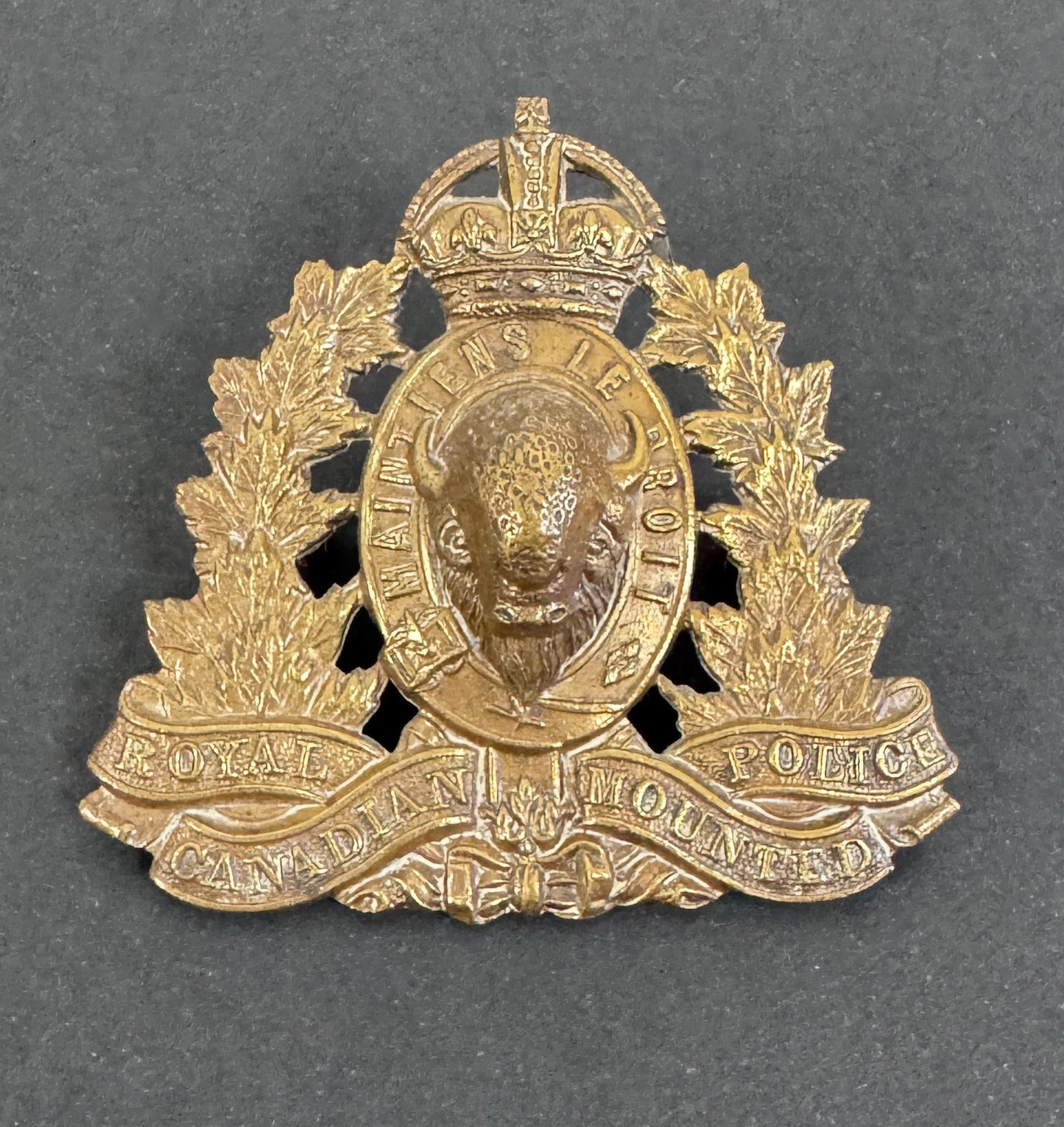 WW2 Royal Canadian Mounted Police (RCMP) Cap Badge