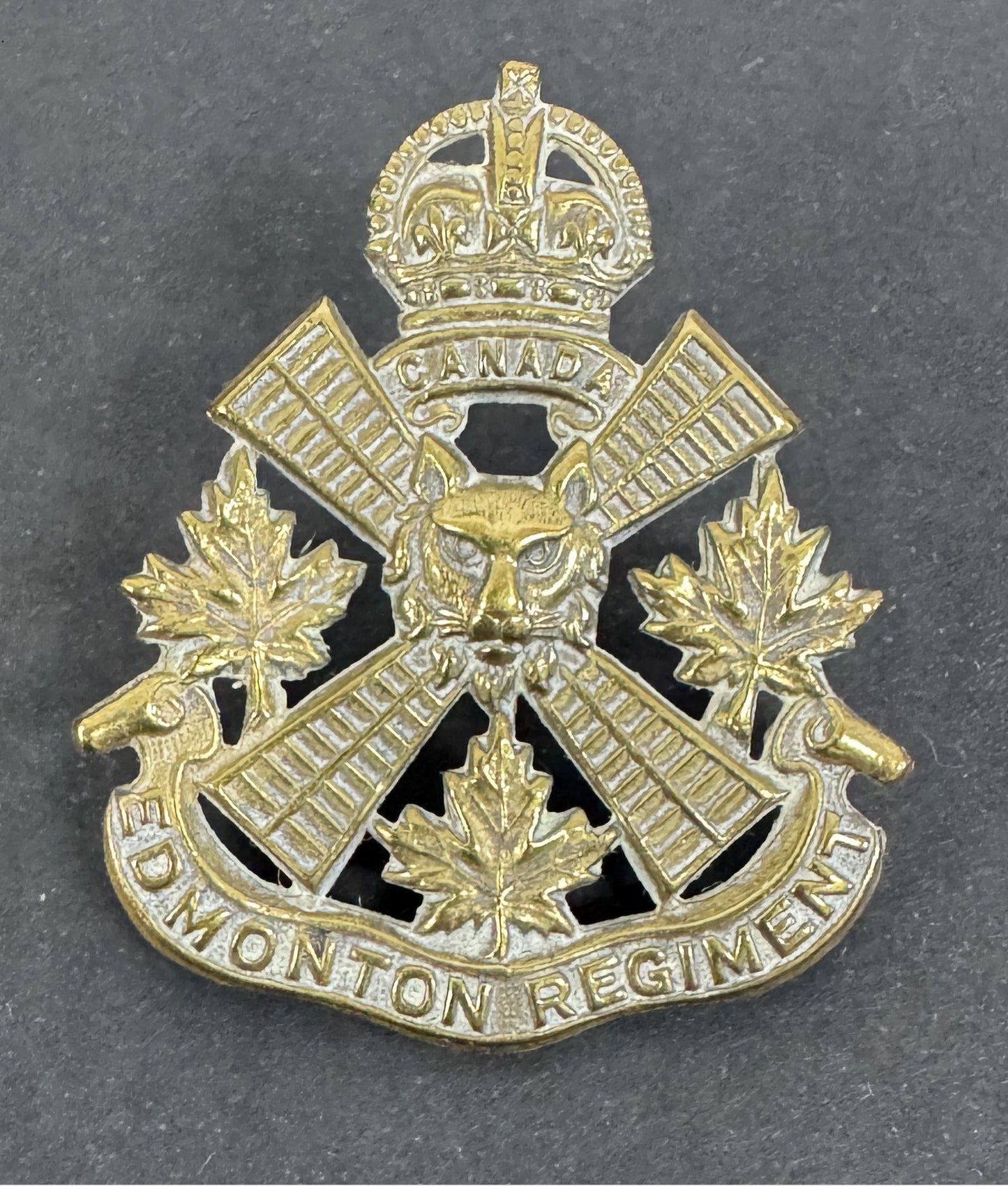 WW2 Canadian Army Edmonton Regiment Cap Badge