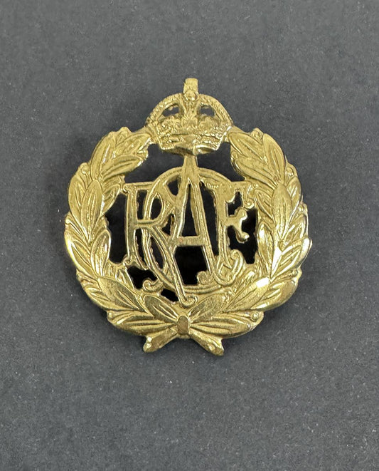 WW2 RCAF Royal Canadian Air Force Cap Badge