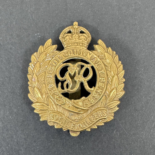 WW2 British Army Royal Engineers Cap Badge GRVI