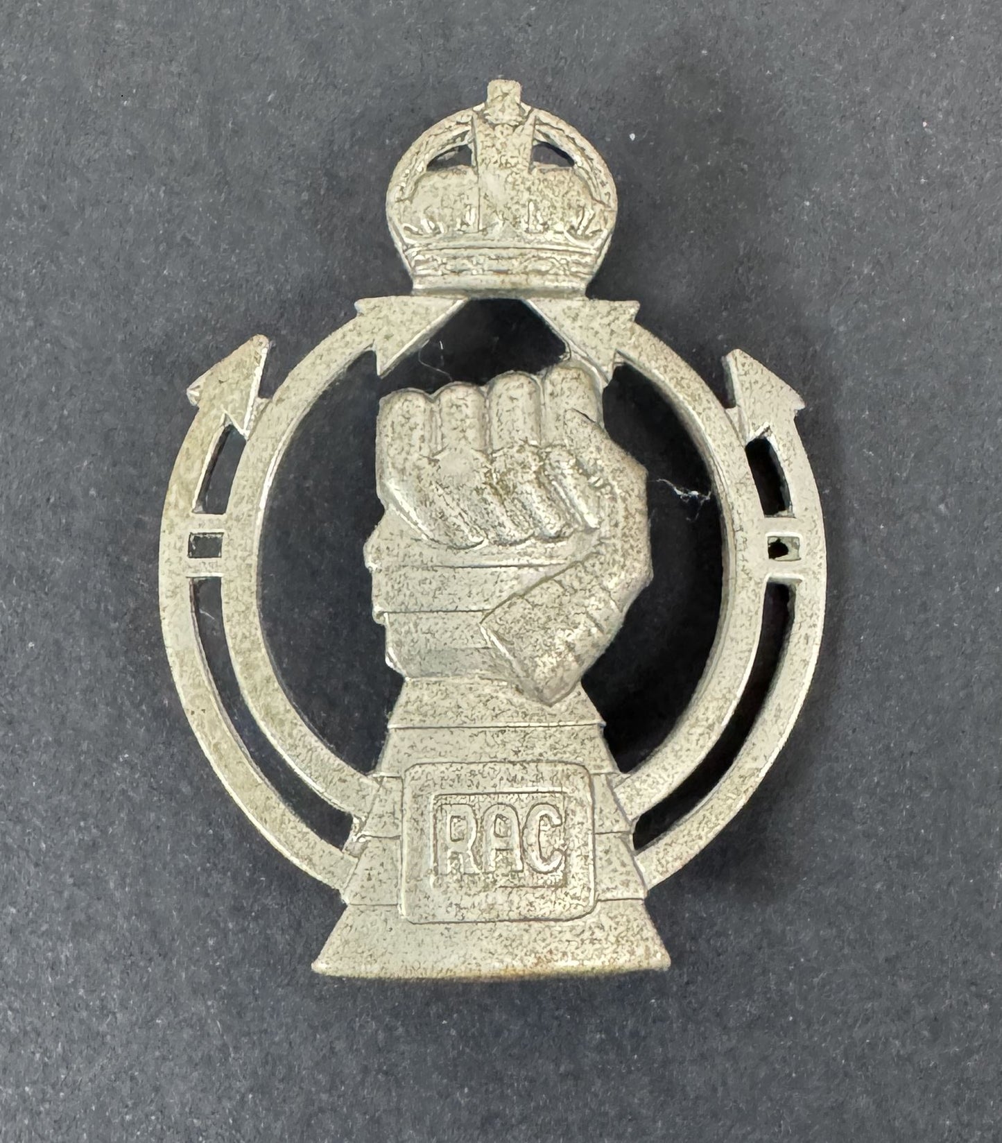WW2 British Army Royal Armoured Corps Cap Badge