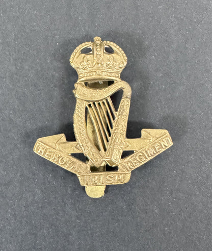 WW1 British Army Royal Irish Regiment Cap Badge SMITH & WRIGHT