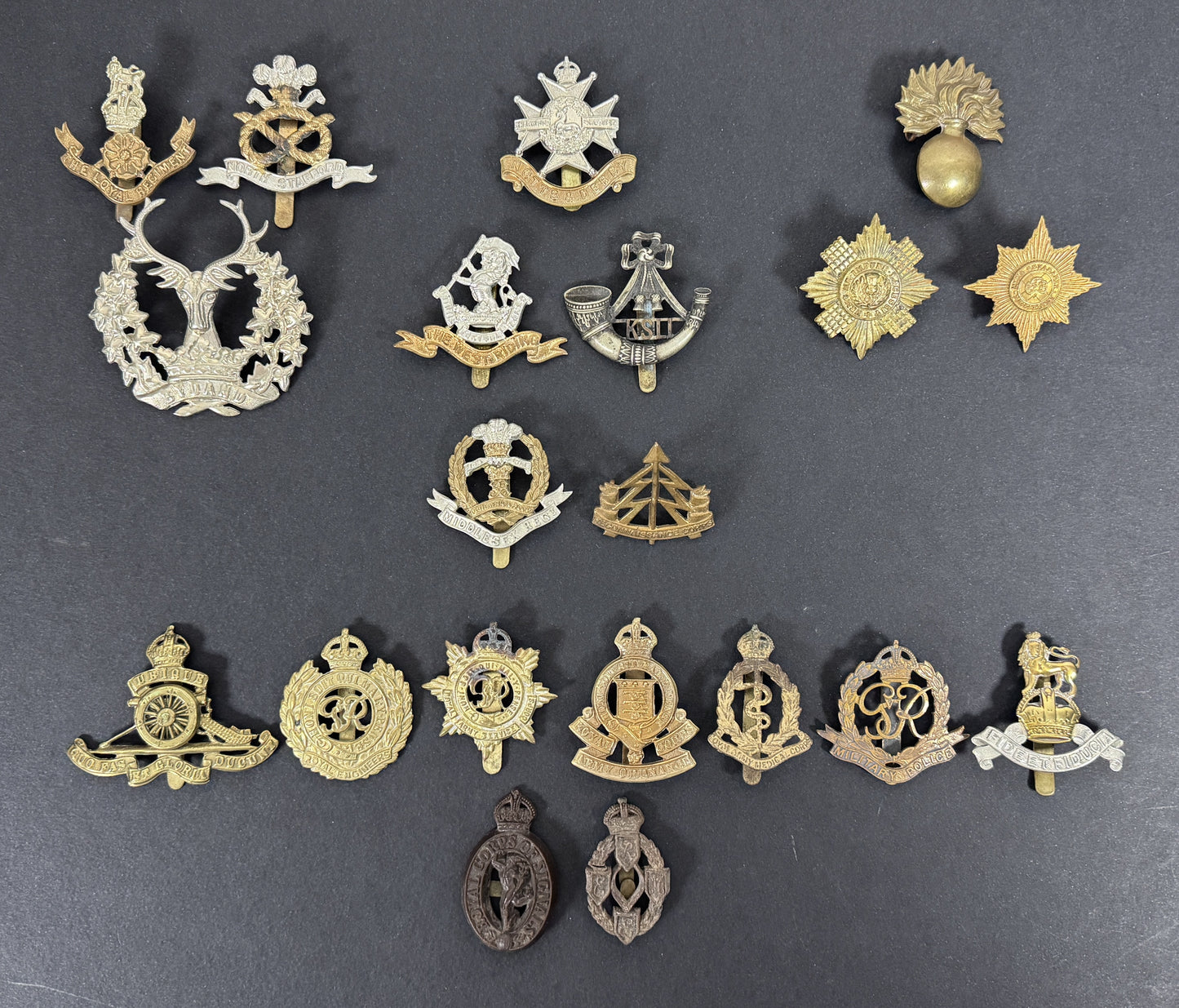 WW2 British Army 1st Infantry Division Cap Badges - Italian Campaign 1943-45