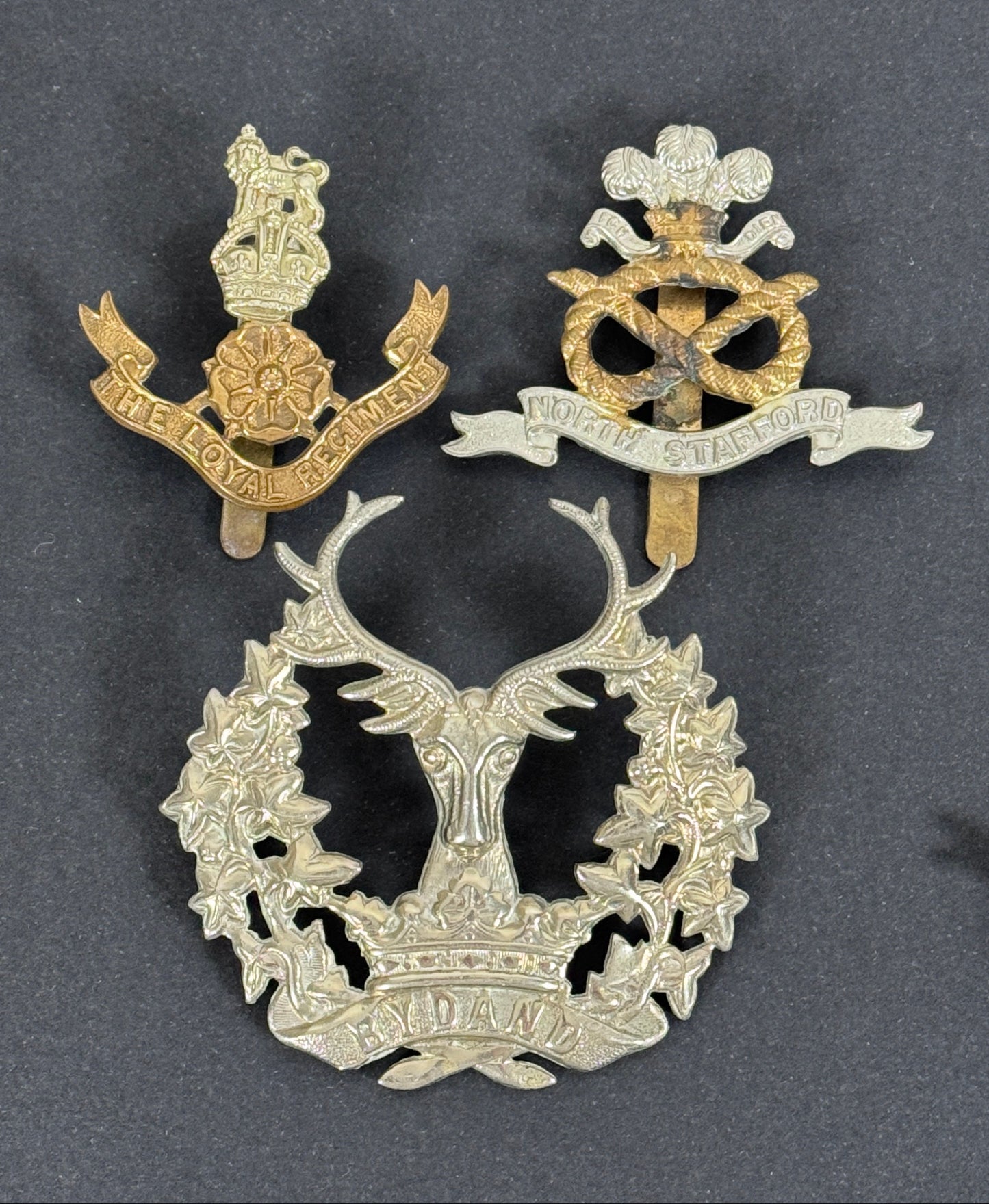 WW2 British Army 1st Infantry Division Cap Badges - Italian Campaign 1943-45