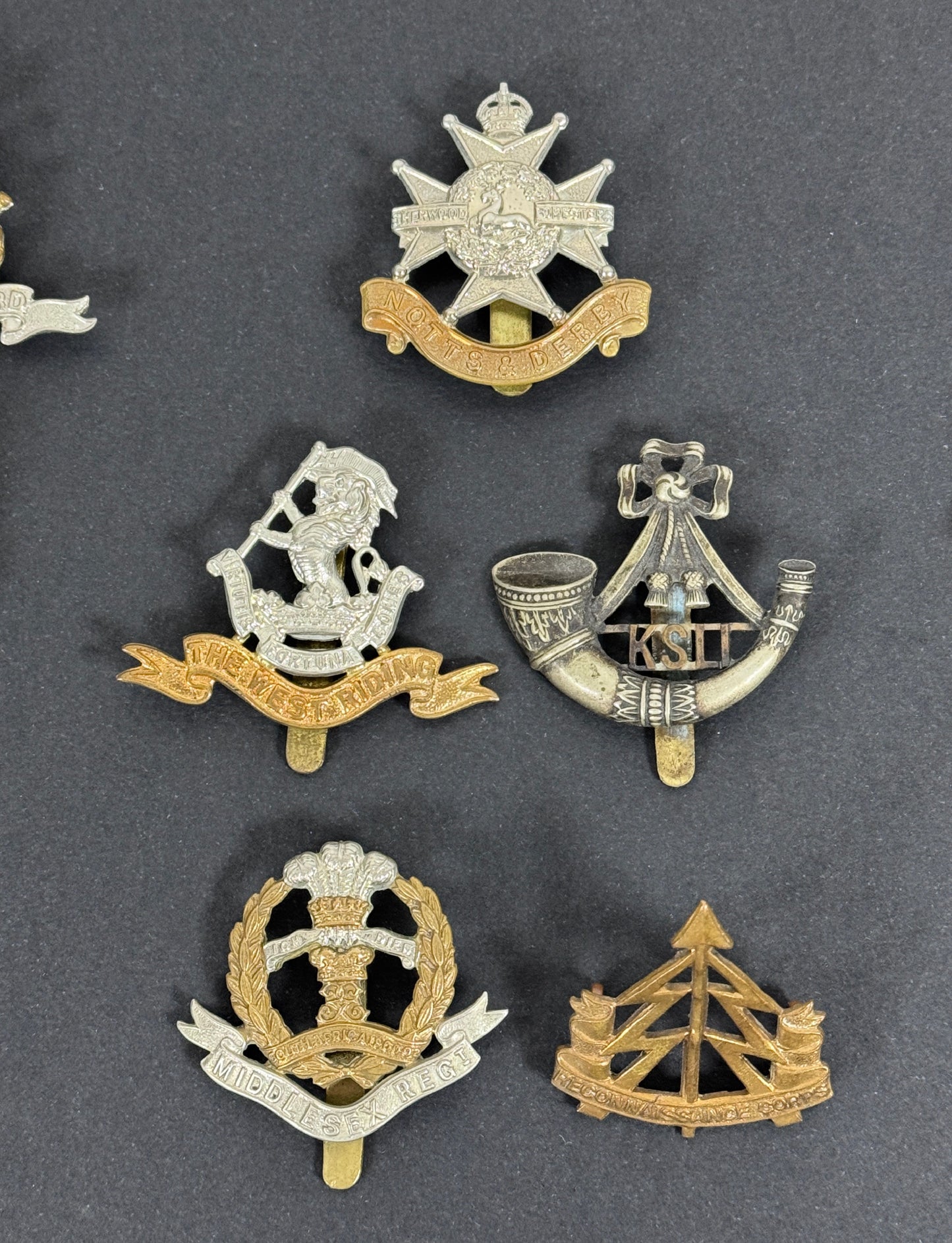 WW2 British Army 1st Infantry Division Cap Badges - Italian Campaign 1943-45