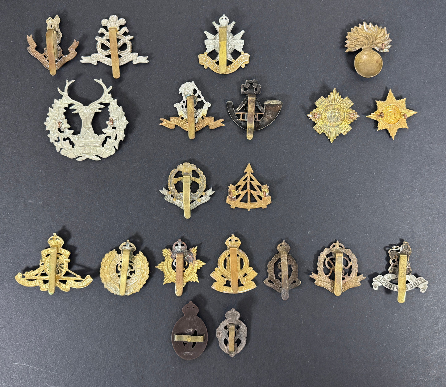 WW2 British Army 1st Infantry Division Cap Badges - Italian Campaign 1943-45