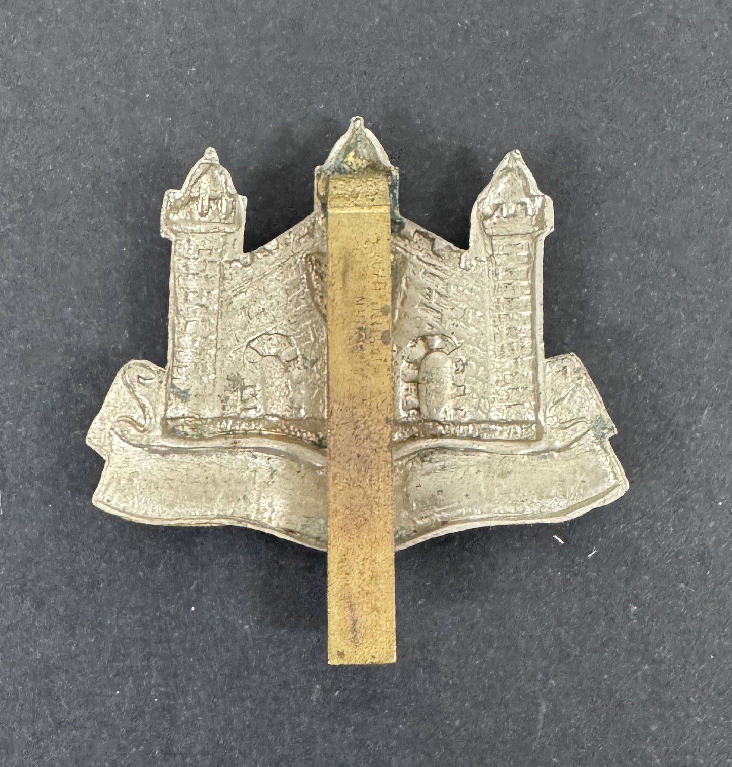 WW2 British Army Cambridgeshire Regiment Cap Badge LAMBOURNE
