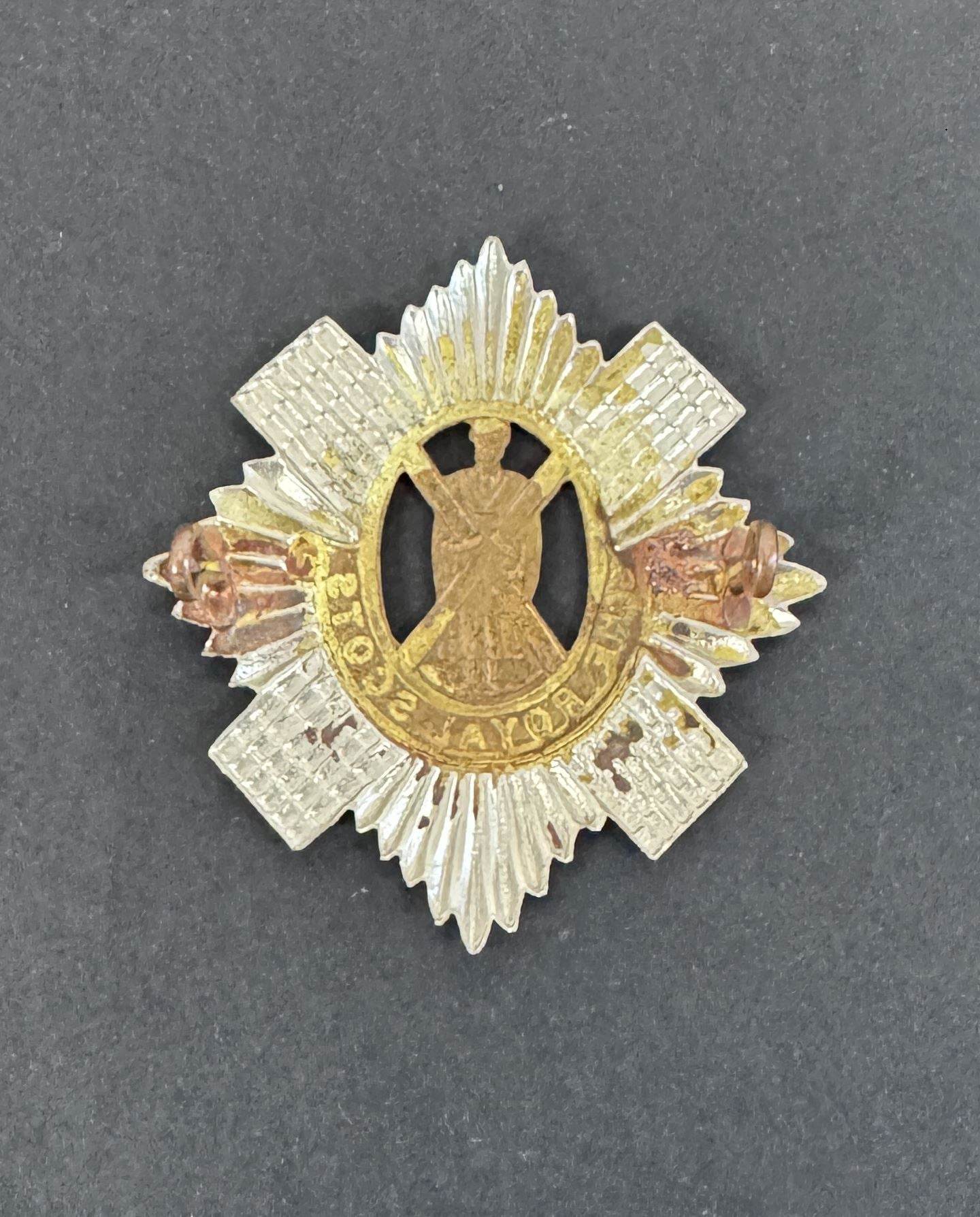 WW2 British Army Royal Scots Glengarry Cap Badge