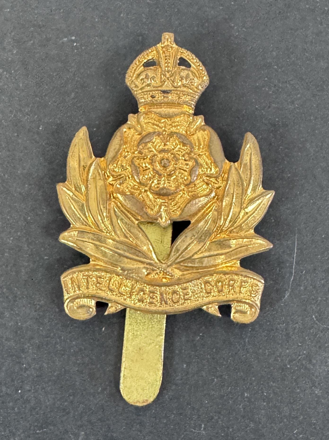 WW2 British Army Intelligence Corps Cap Badge (Intel)