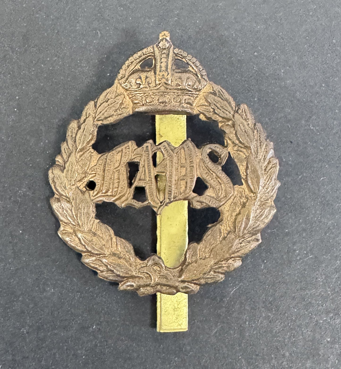 WW2 British Army 2nd Dragoon Guards (Queen's Bays) Cap Badge