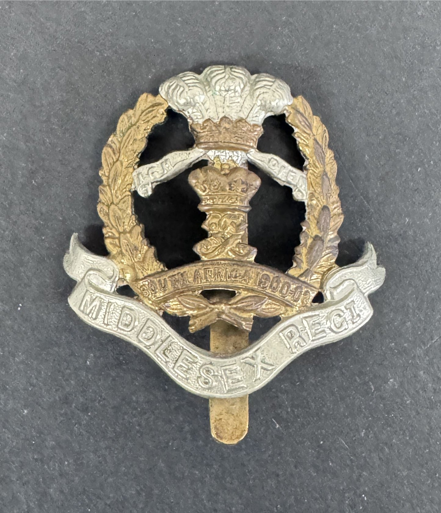 WW2 British Army Middlesex Regiment Cap Badge