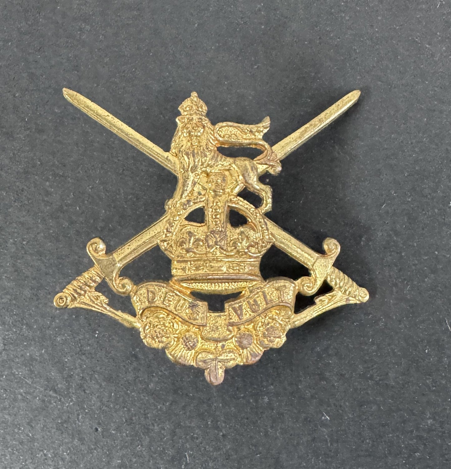 WW2 British Army Infantry Training Corps Cap Badge