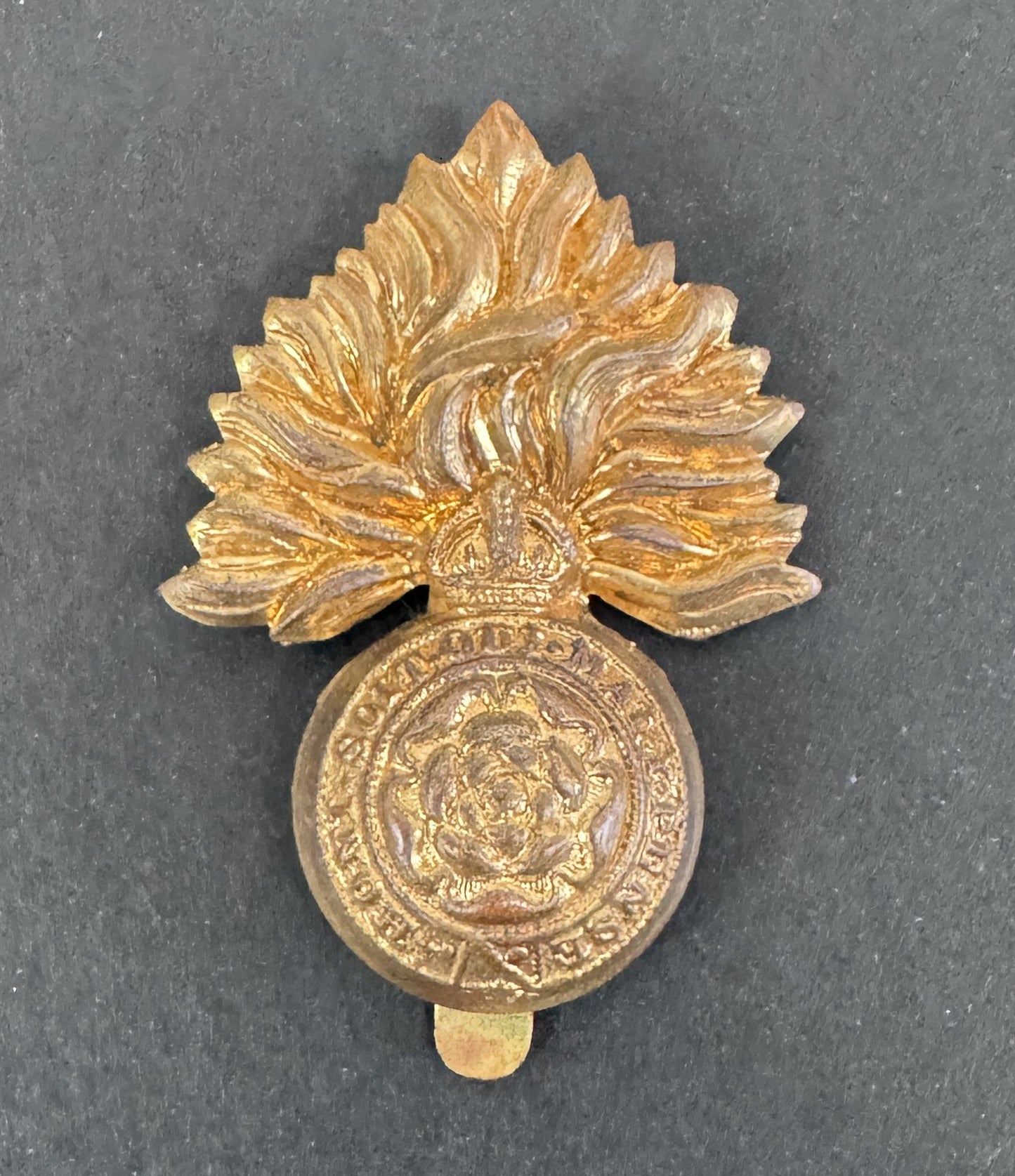 WW2 British Army 1st - 4th City of London Regiment (Royal Fusiliers) Cap Badge