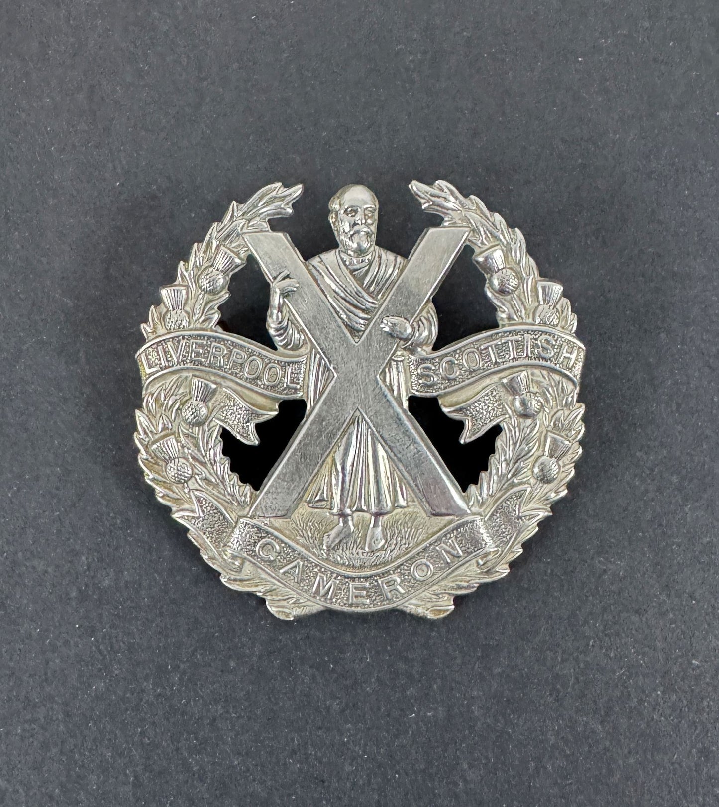 WW2 British Army Liverpool Scottish (Cameron) Glengarry Cap Badge GAUNT