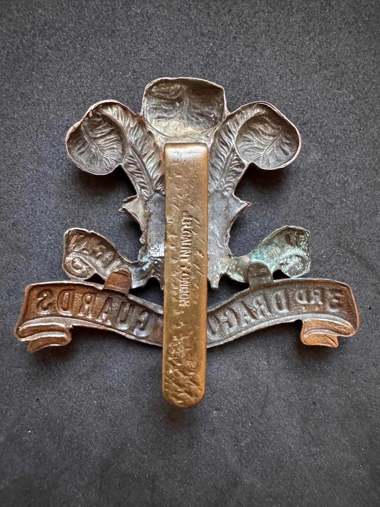 Photo 2 of WW1 British Army 3rd Dragoon Guards Cap Badge GAUNT - collectible militaria item