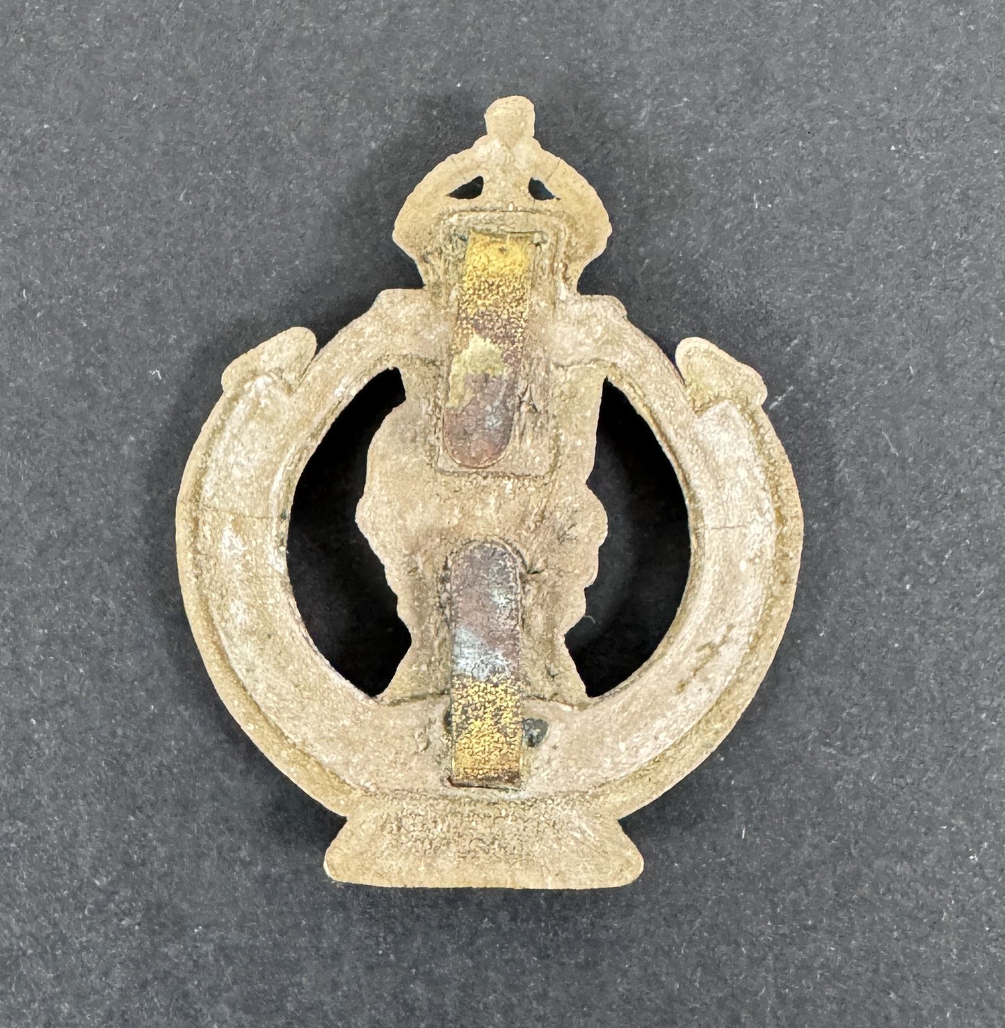 WW2 British Army Royal Armoured Corps Economy Plastic Cap Badge