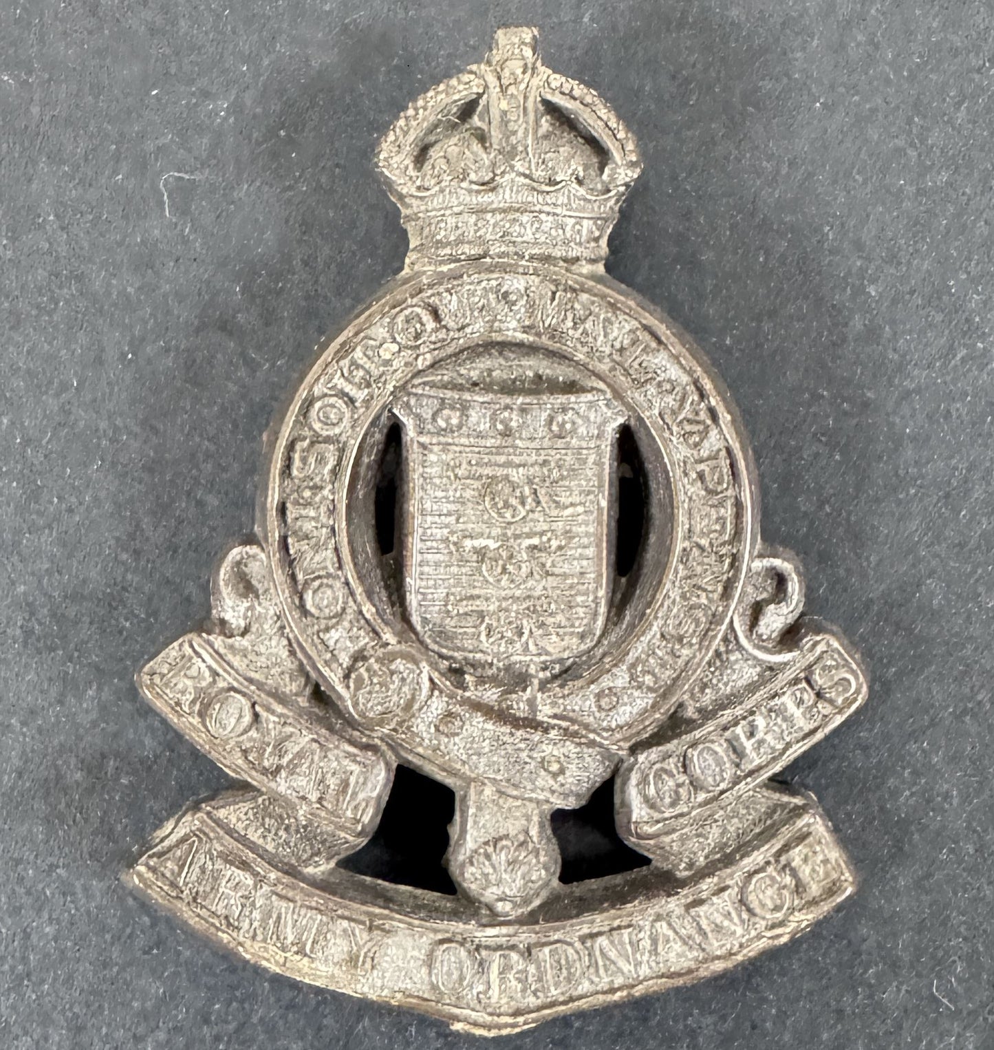 WW2 British Royal Army Ordnance Corps (RAOC) Economy Plastic Cap Badge