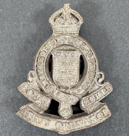 WW2 British Royal Army Ordnance Corps (RAOC) Economy Plastic Cap Badge