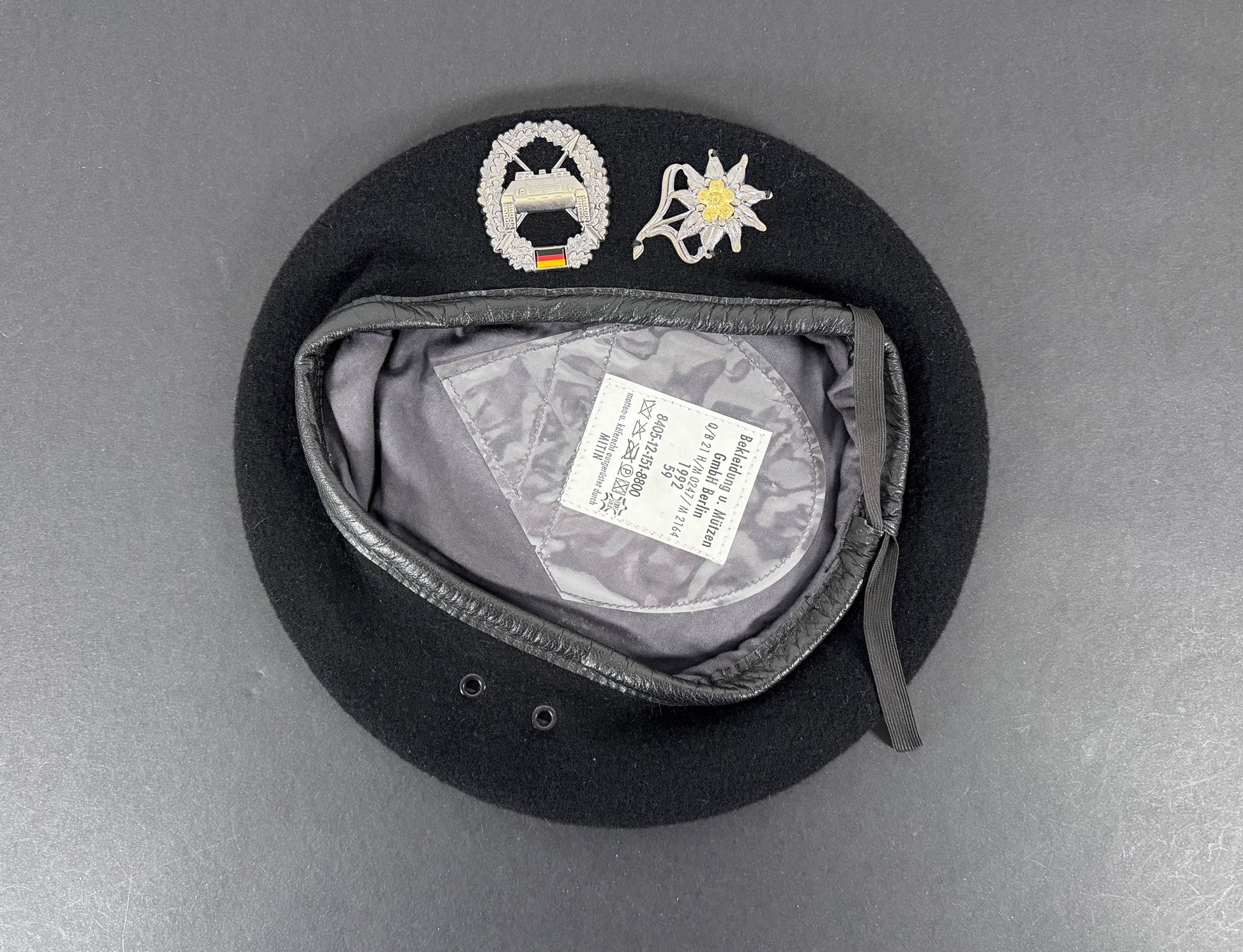 German Army Alpine Panzer Regiment Beret Mutzen Edelweiss Badge – An original beret (mutzen) of the German Army motorised...