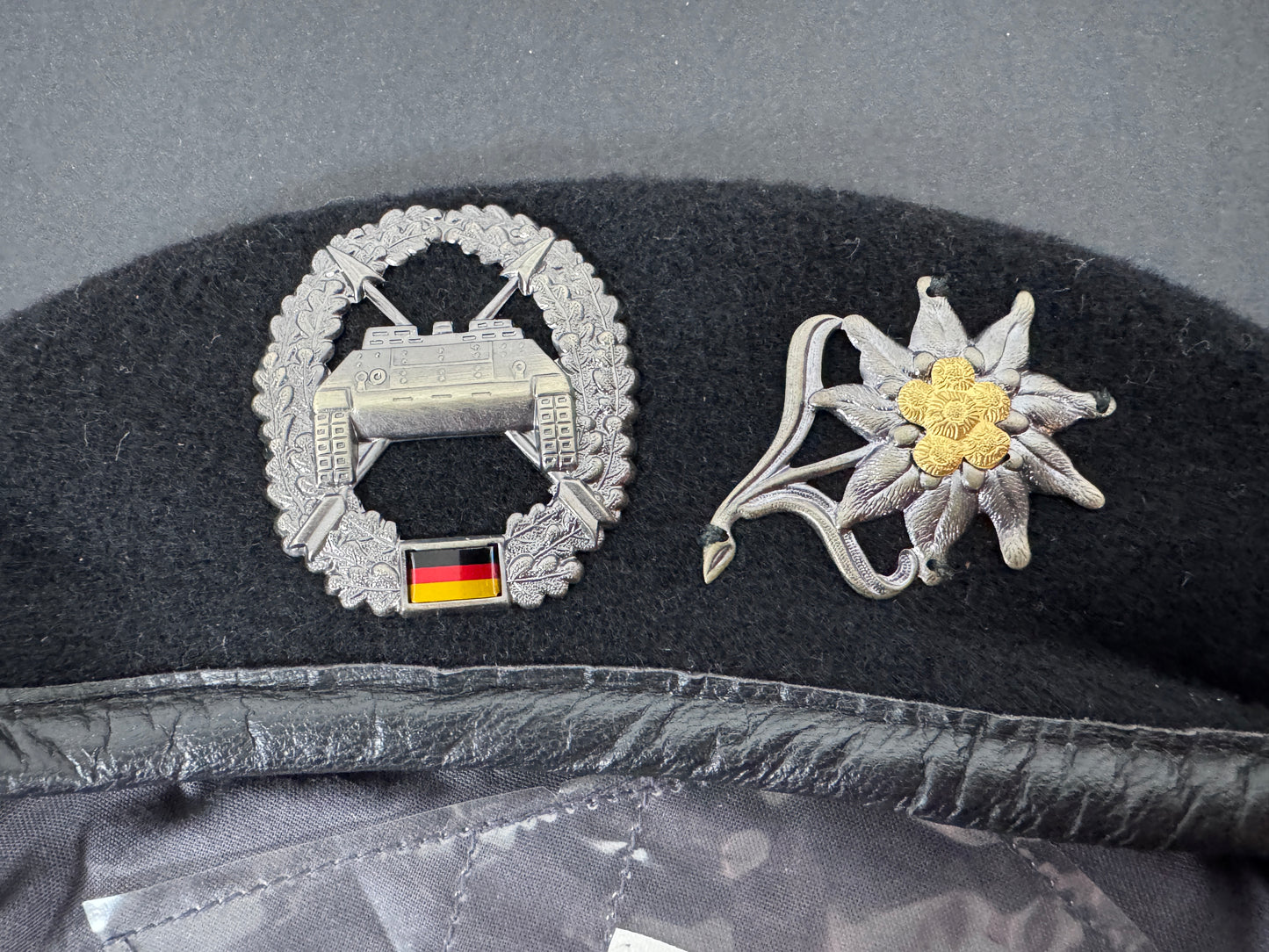 German Army Alpine Panzer Regiment Beret Mutzen Edelweiss Badge – An original beret (mutzen) of the German Army motorised...