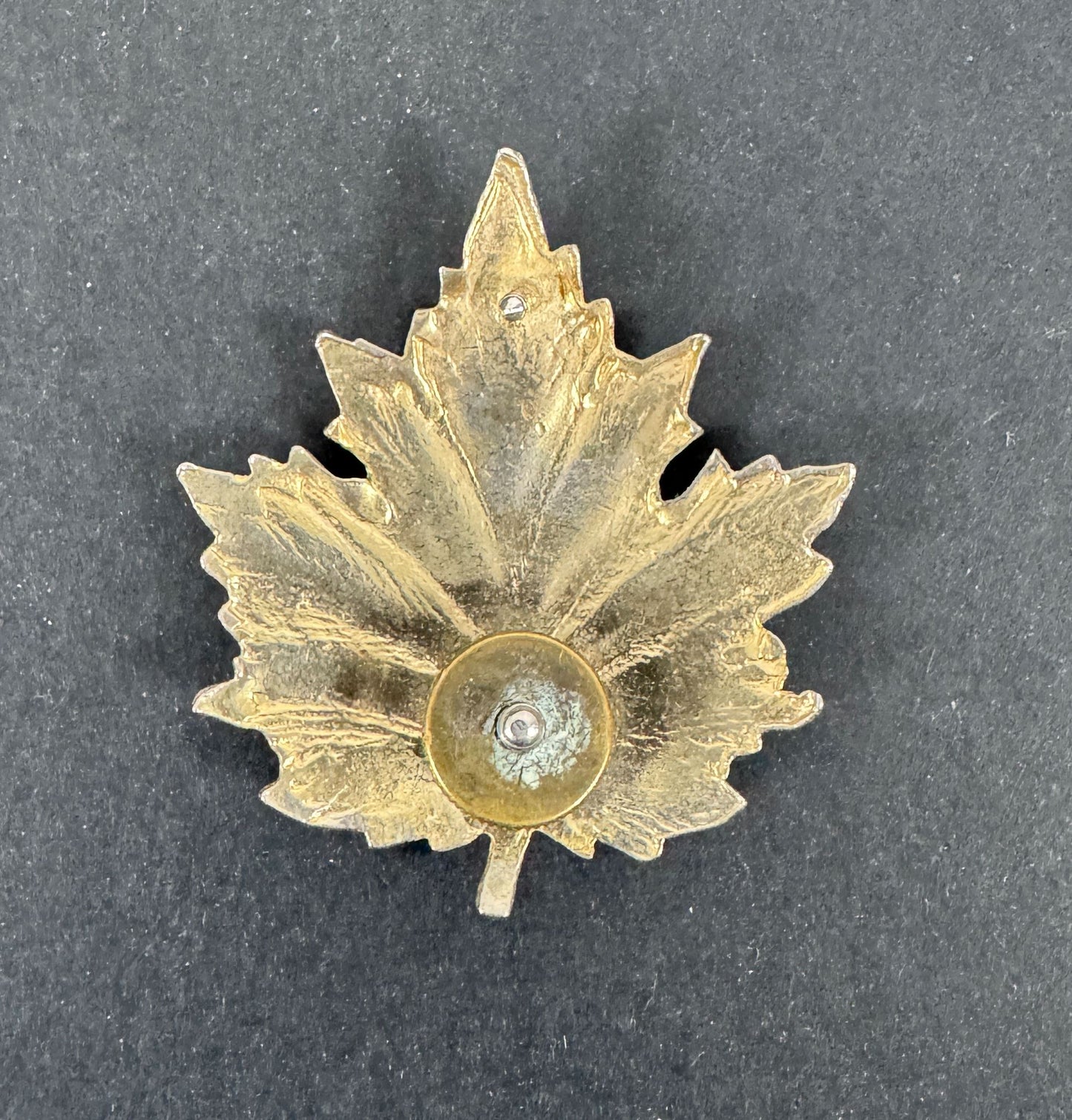 Canadian Provincial Cap Badge Ontario – An original and very scarce cap badge of the province of Ontario, Canada. Probably