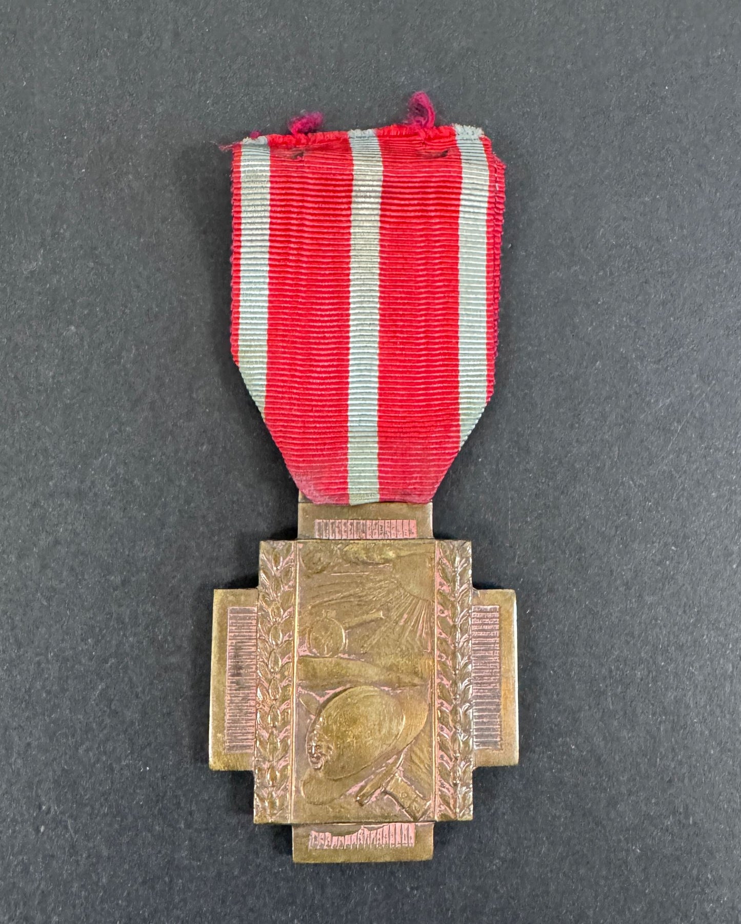 WW1 Belgian Army Fire Cross Medal (Croix du feu) Type 1 – An original Great War Belgian Army "Fire Cross", 1914-1918. Awar...