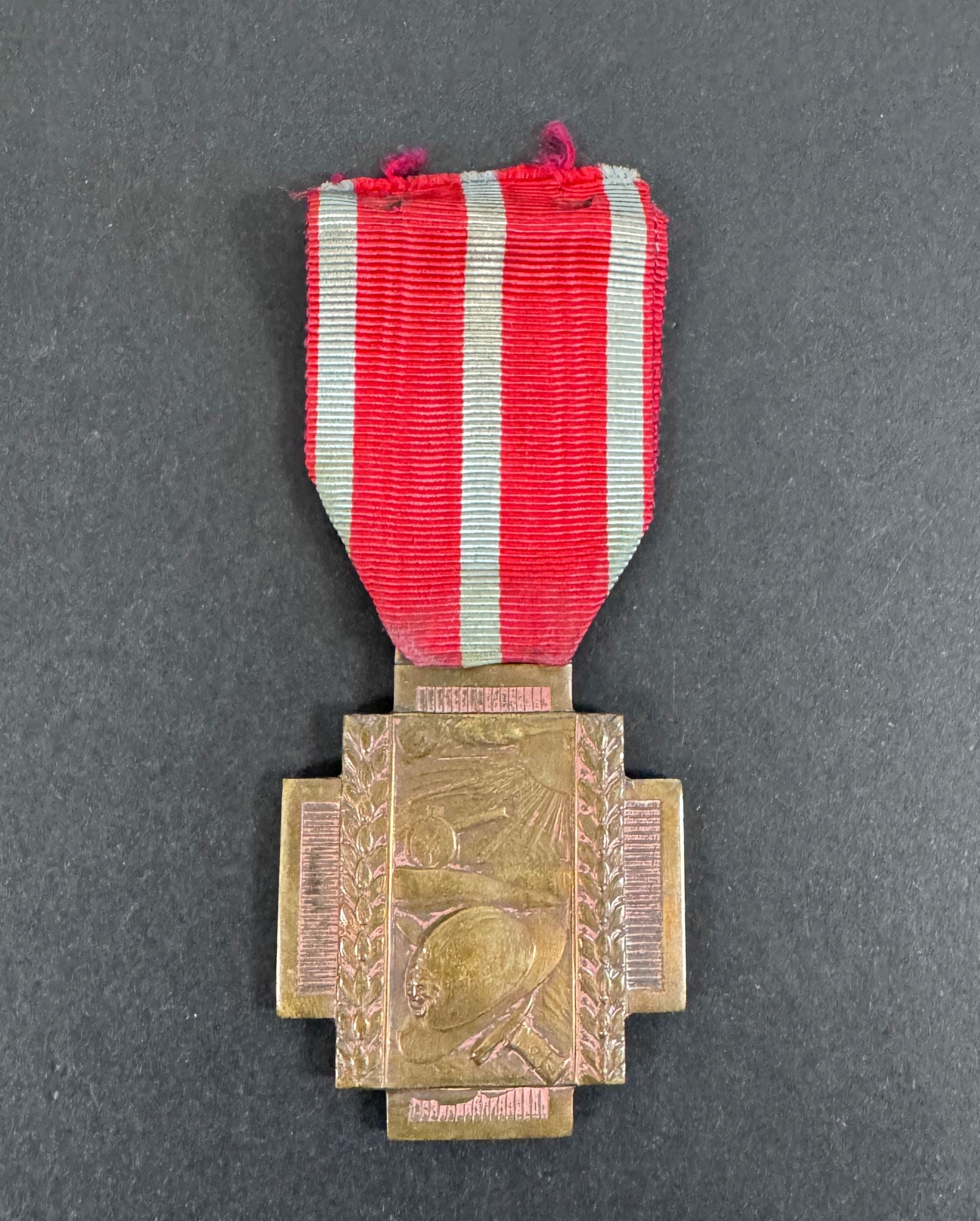 WW1 Belgian Army Fire Cross Medal (Croix du feu) Type 1 – An original Great War Belgian Army "Fire Cross", 1914-1918. Awar...