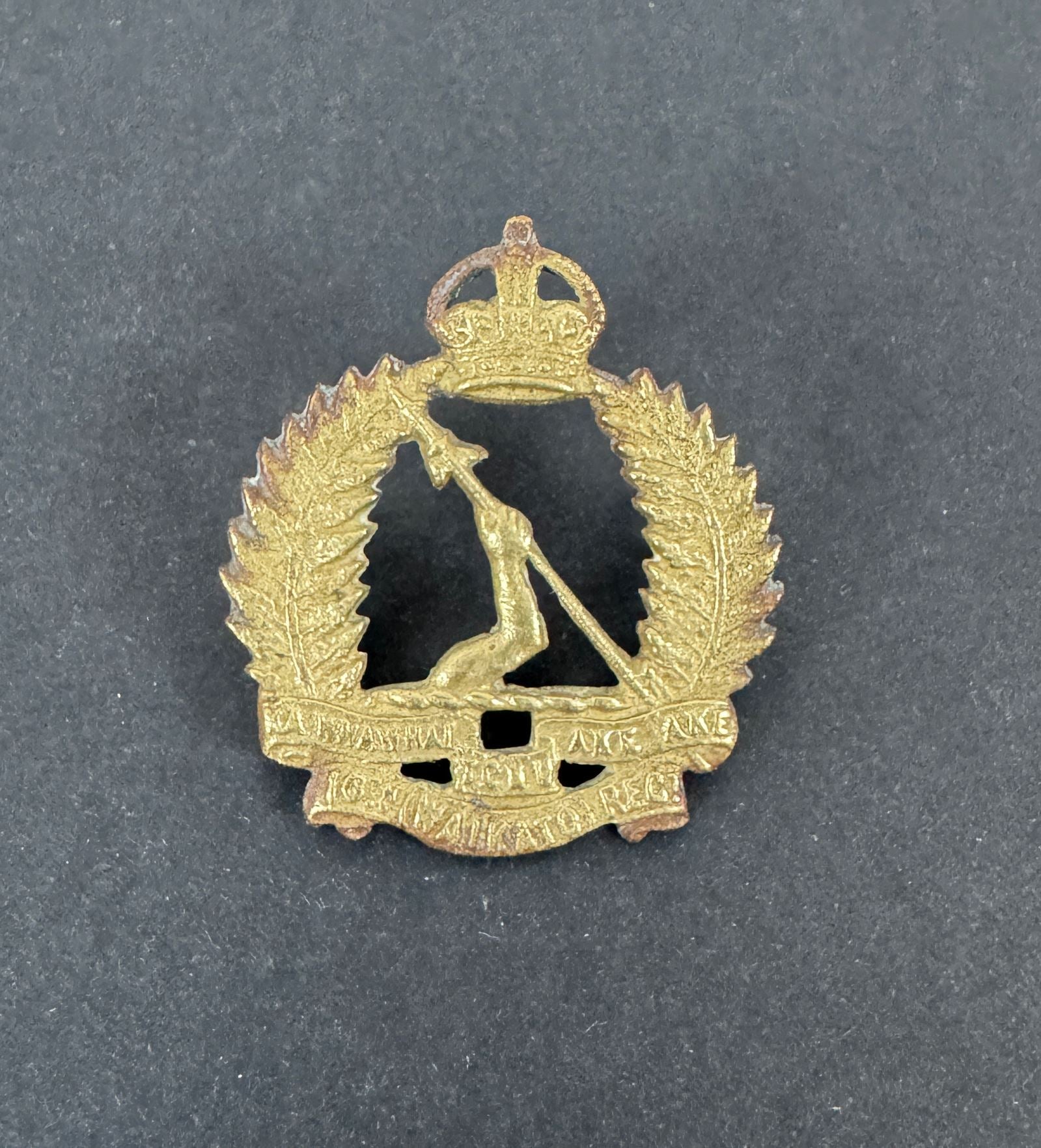 WW1 New Zealand NZEF 16th Waikato Regiment Cap Badge – An original other ranks cap badge of the 16th Waikato Regiment. Cas...
