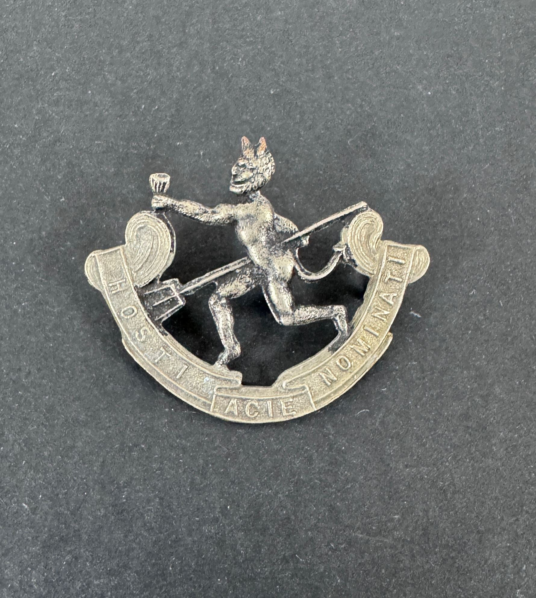 WW1 Canadian Army 90th Winnipeg Rifles Cap Badge CEF – An original other ranks cap badge of the 90th Winnipeg Rifles. Whit...