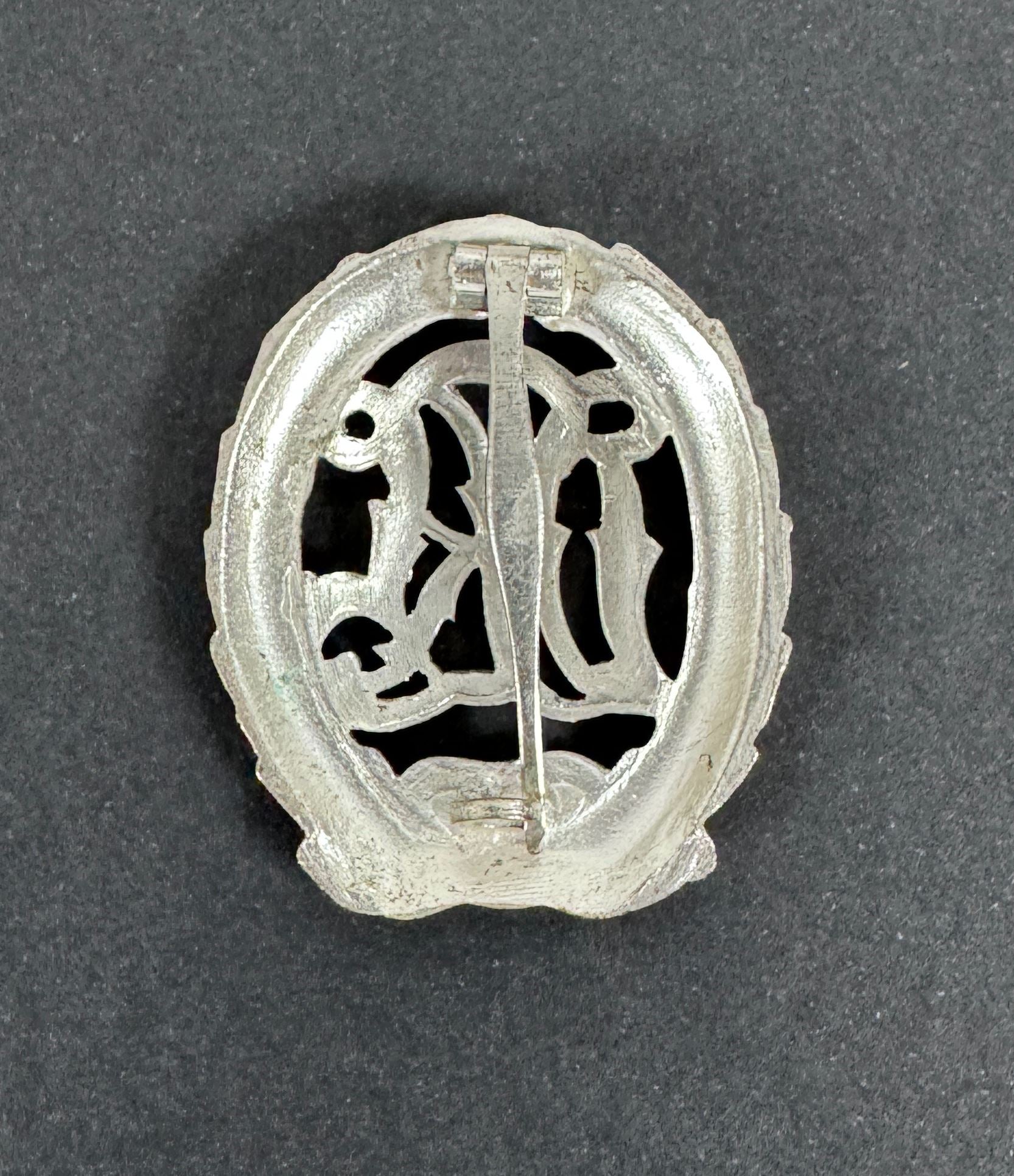 WW2 German DRL Sports Badge War Disabled Grade 1957 Version – An original and rare DRL Sports Badge for War Disabled. 1957...